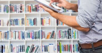 Cum să-ți păstrezi credința în Diaspora: Resurse și rutine personale